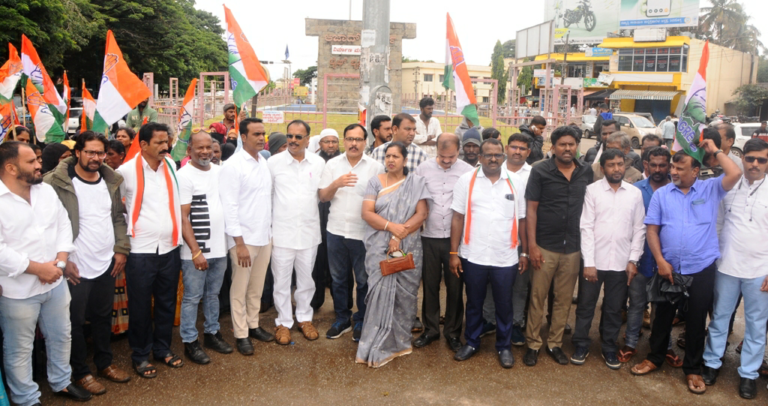 indira-nagar-protest-against-the-city-councils-move-to-clear-houses